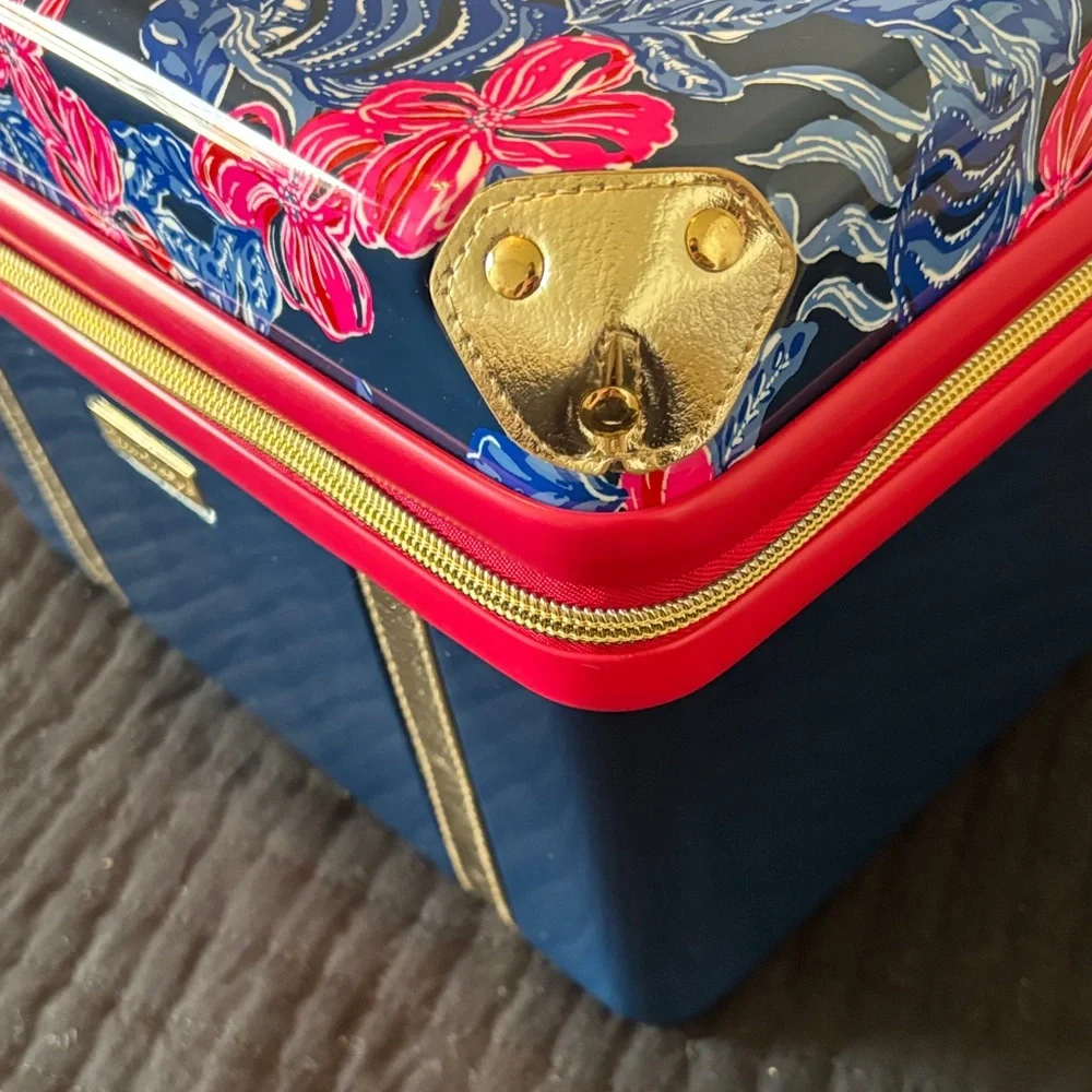 Lilly Pulitzer , in mint condition, newer used - Picture 4 of 11